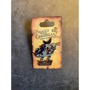 Disney Pirate Skeleton Telescope Pirates Of the Caribbean Pin